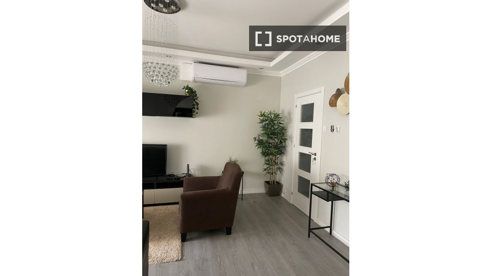 Apartment Lisbon, 3 beds, 90m² — photo 2