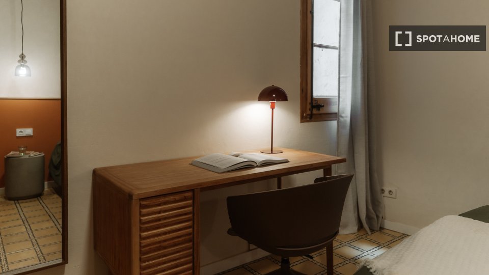 Double room Barcelona, 3 beds, 90m² — photo 13