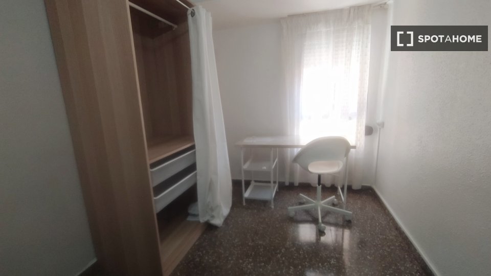 Habitación en piso compartido de 4 habitaciones en alquiler en Moncada