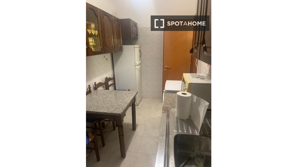 Double room Rome, 3 beds — photo 11