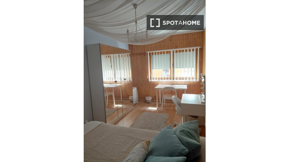 Double room Lisbon, 3 beds, 124m² — photo 12
