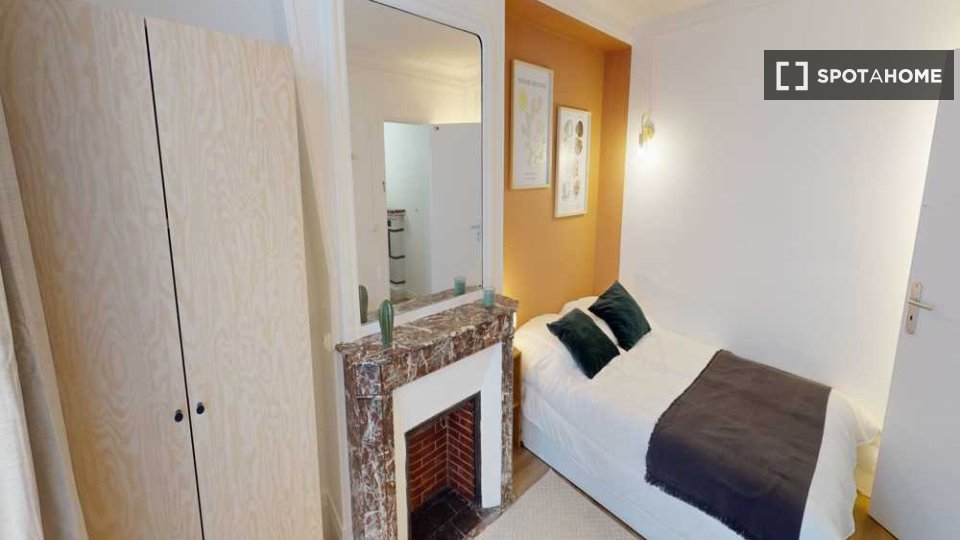 Double room Paris, 3 beds, 50m² — photo 3