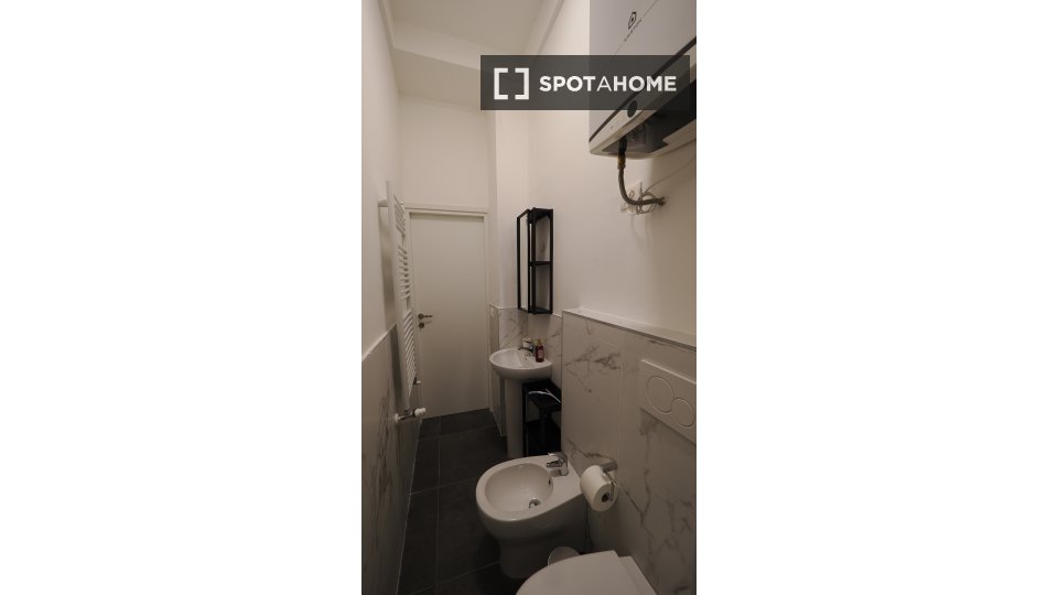 Double room Turin, 2 beds — photo 5