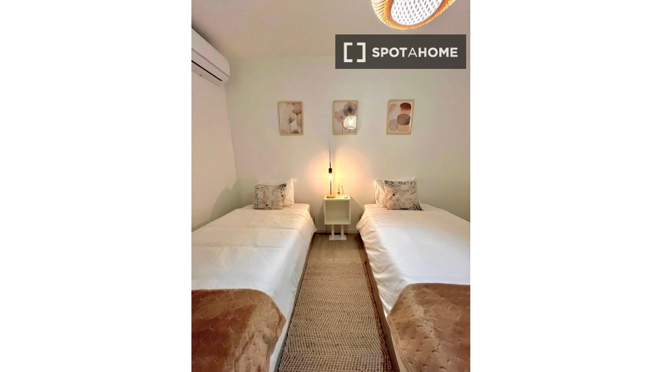Double room Porto, 3 beds, 85m² — photo 25