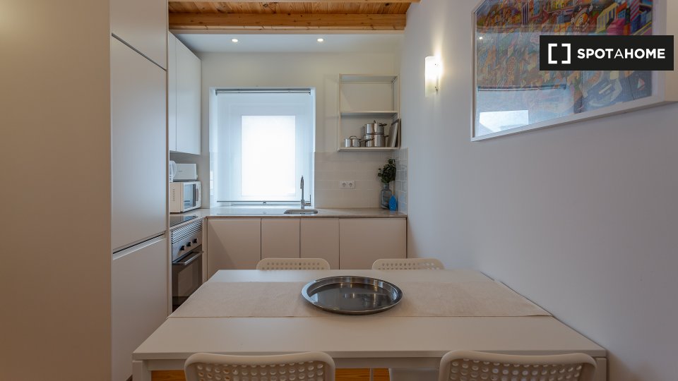 Apartment Lisbon, 4 beds, 75m² — photo 14