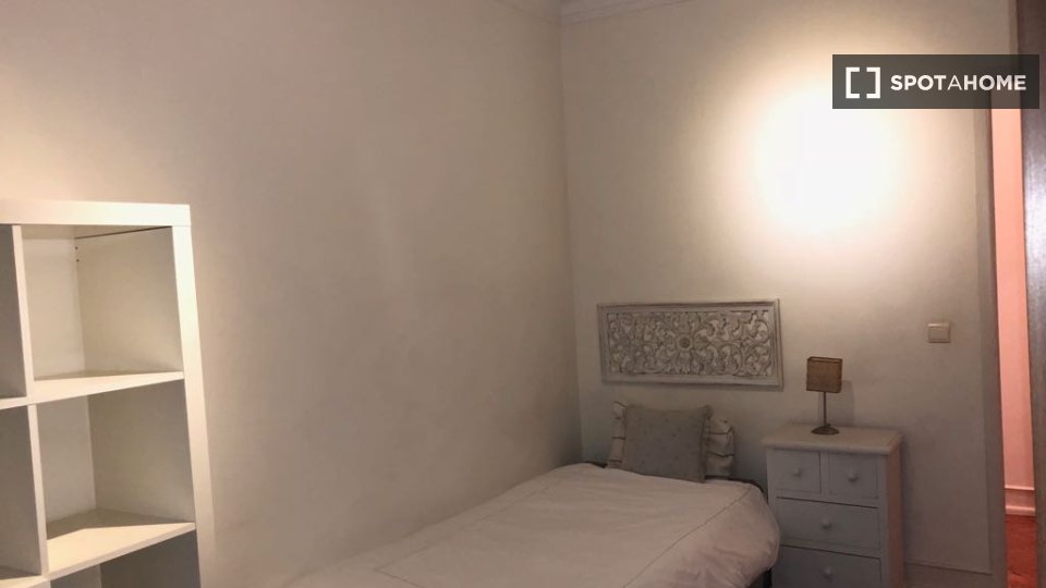 Apartment Lisbon, 4 beds — photo 2