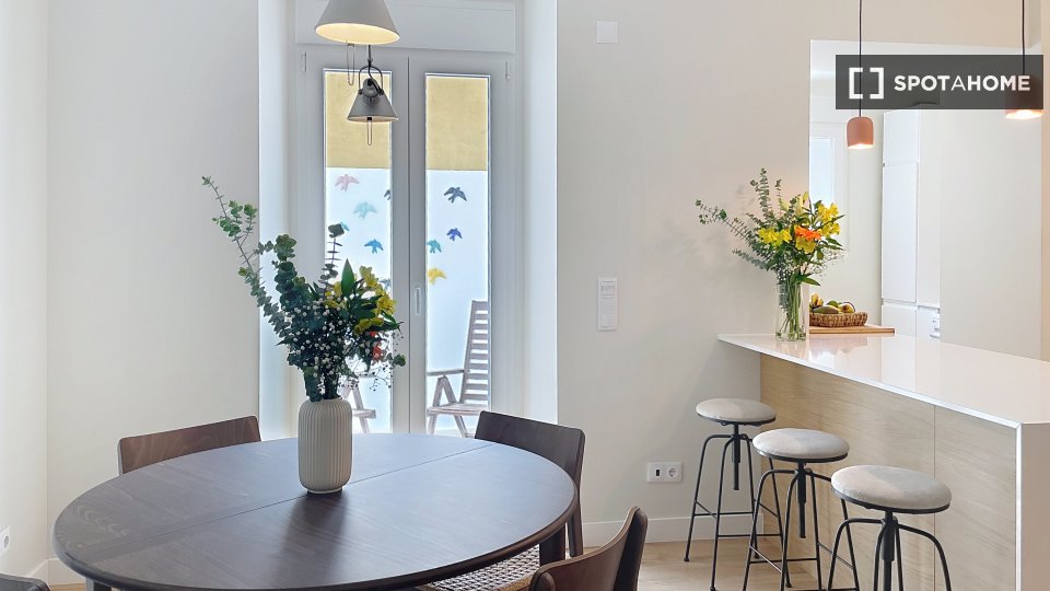 Apartment Lisbon, 2 beds, 82m² — photo 4