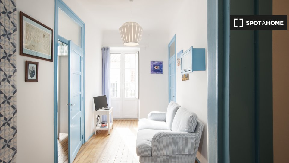 Apartment Lisbon, 2 beds, 58m² — photo 3