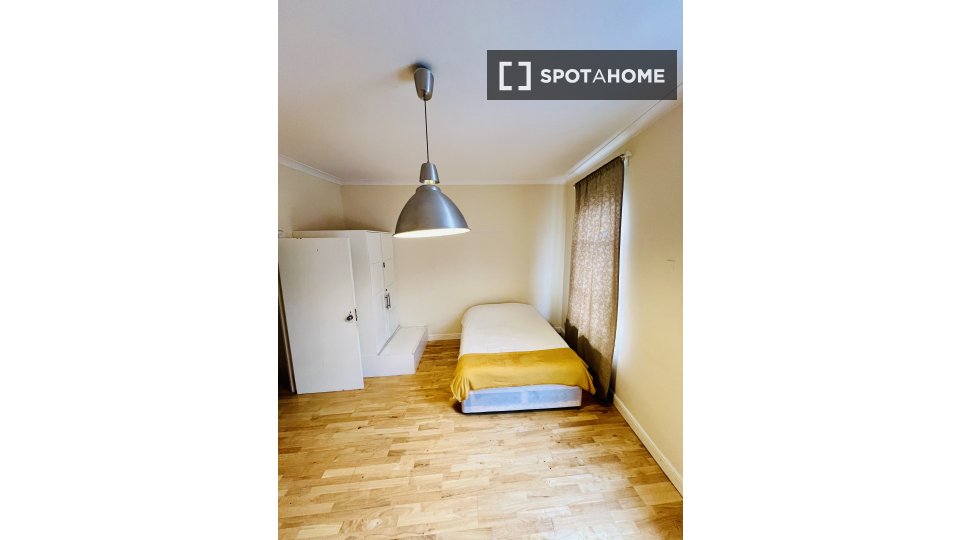 Double room London, 2 beds — photo 2
