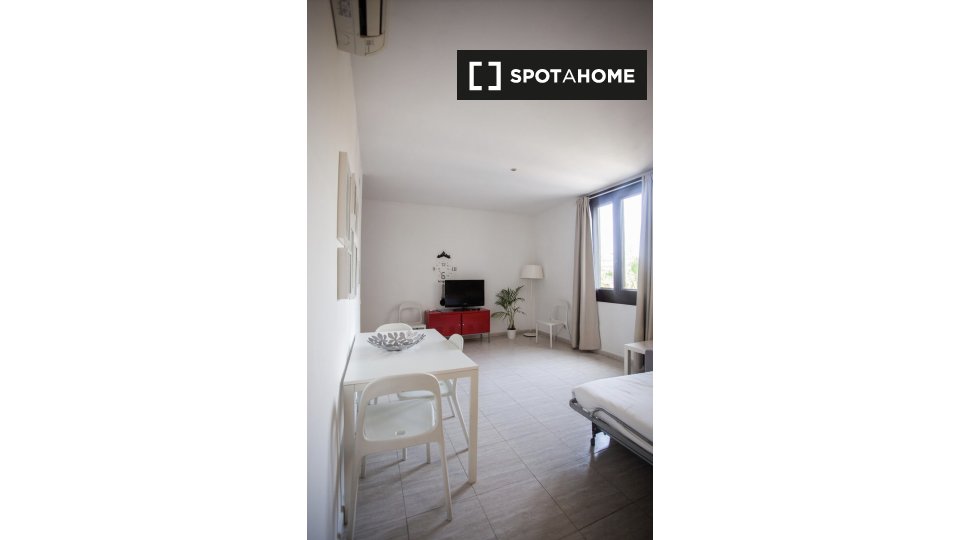 Apartment Barcelona, 1 bed, 65m² — photo 1