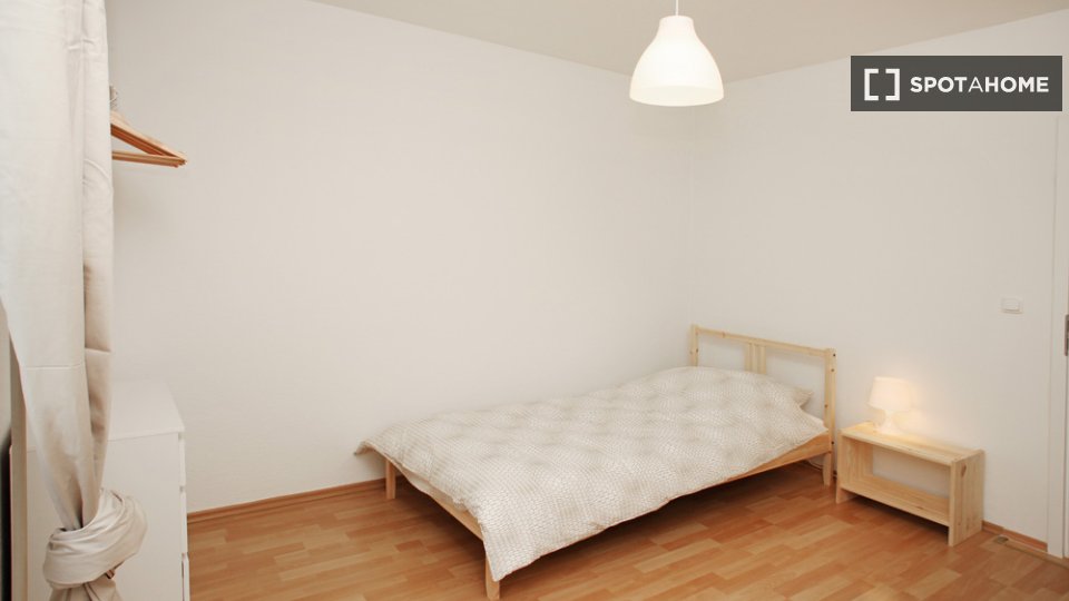 Double room Berlin, 4 beds, 81m² — photo 9