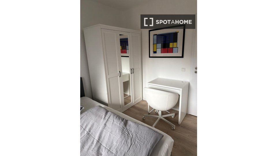 Double room Dusseldorf, 4 beds, 100m² — photo 37