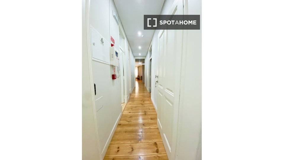 Apartment Lisbon, 2 beds, 130m² — photo 13