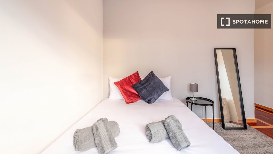 Double room Lisbon, 3 beds, 73m² — photo 5