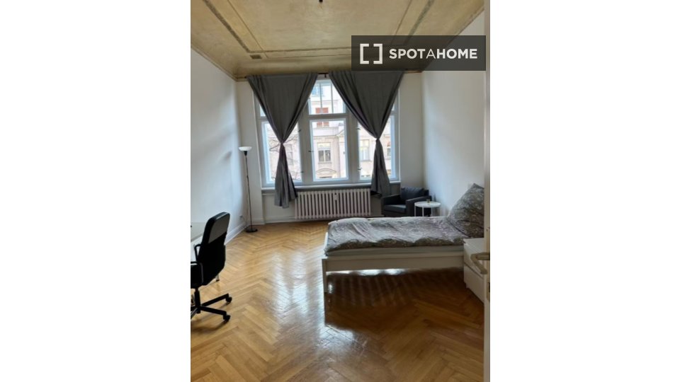 Double room Berlin, 5 beds, 175m² — photo 3