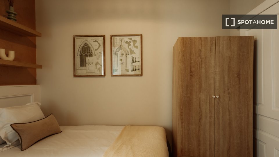 Double room Barcelona, 6 beds, 175m² — photo 14
