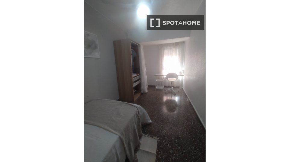 Double room Valencia, 4 beds, 75m² — photo 10