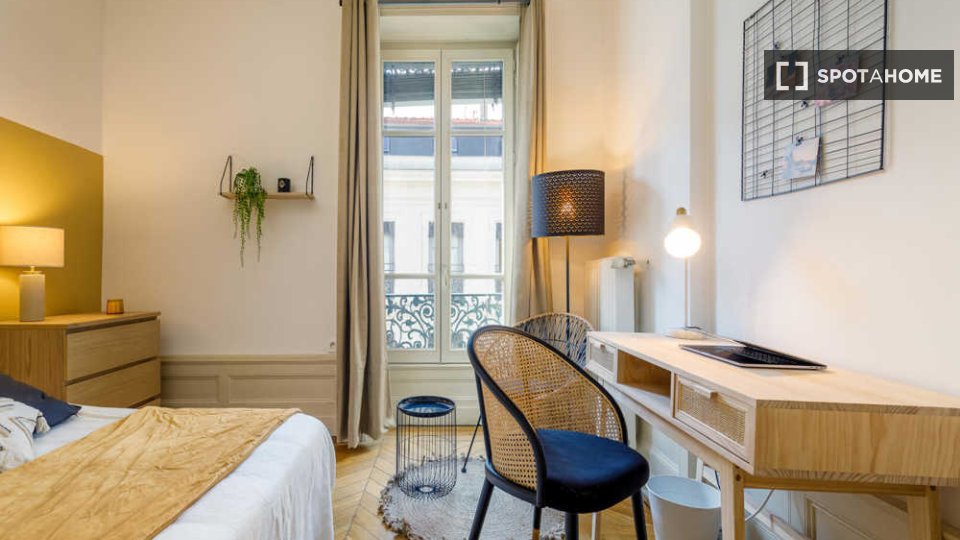 Double room Lyon, 4 beds, 120m² — photo 2