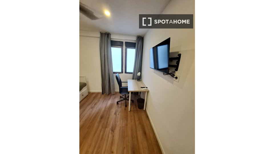 Double room Valencia, 4 beds, 75m² — photo 2