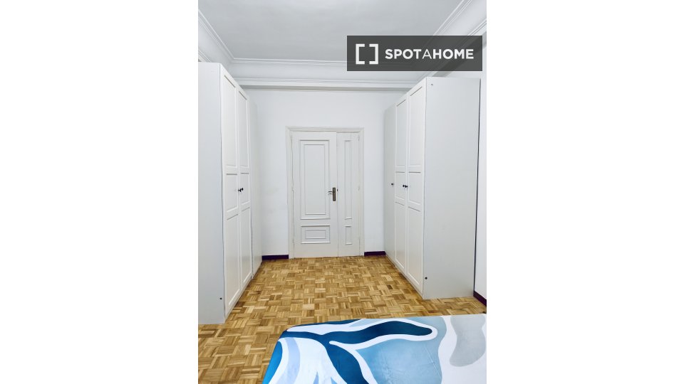Double room Madrid, 7 beds, 132m² — photo 2
