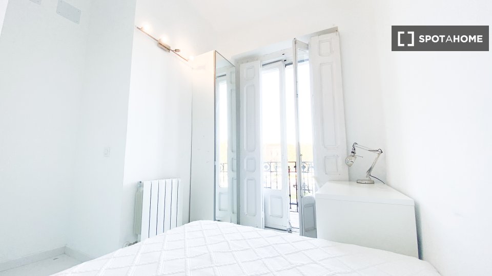 Double room Madrid, 3 beds — photo 5