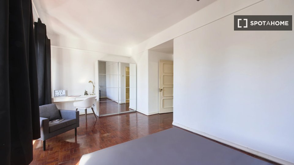 Double room Lisbon, 7 beds — photo 14