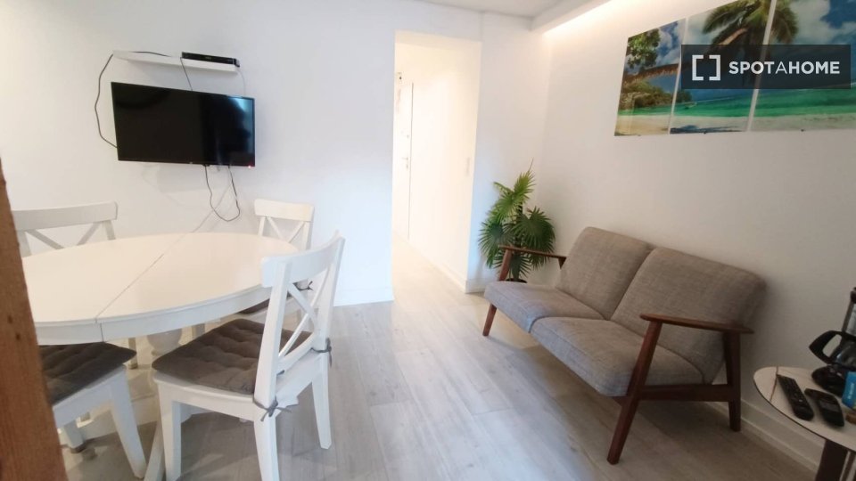 Apartment Lisbon, 2 beds, 70m² — photo 15