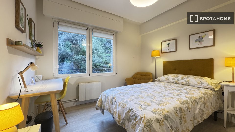 Habitación en piso compartido en alquiler en La Peña, Bilbao.