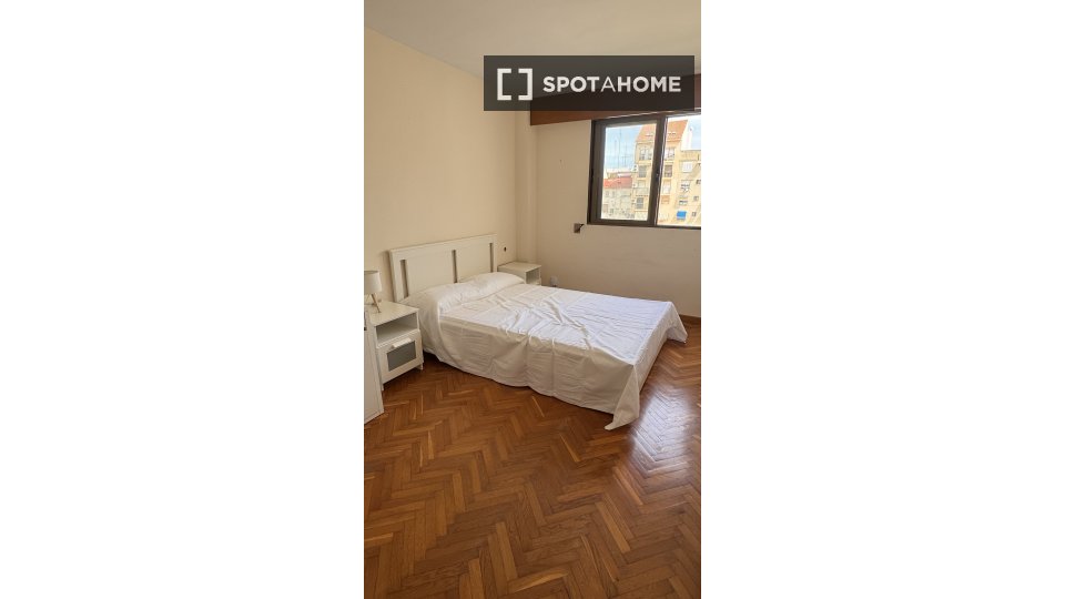 Double room Valencia, 5 beds, 240m² — photo 4