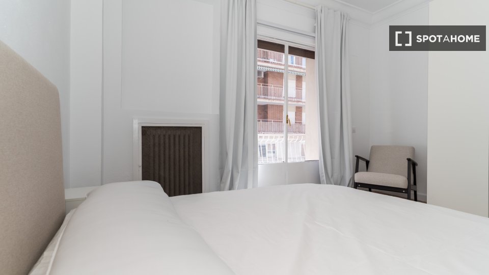 Double room Madrid, 10 beds, 380m² — photo 1