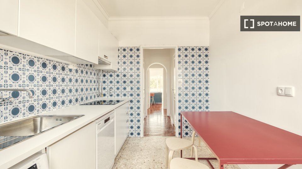 Double room Lisbon, 5 beds — photo 20