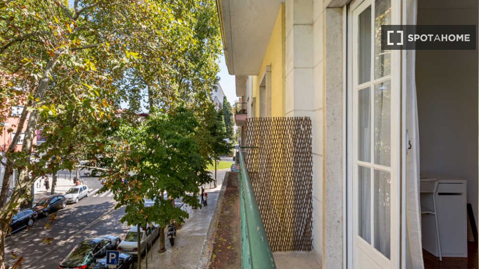 Double room Lisbon, 5 beds — photo 47