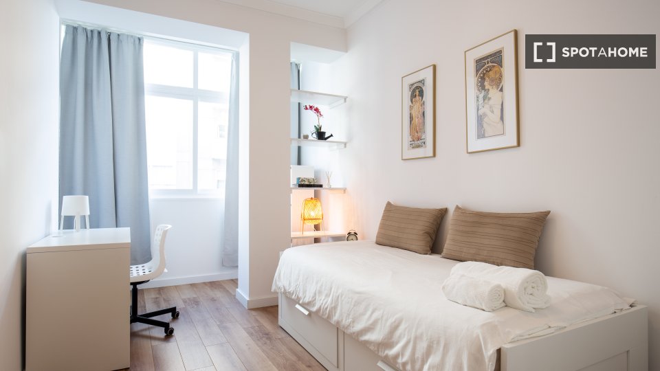 Apartment Lisbon, 2 beds, 65m² — photo 11