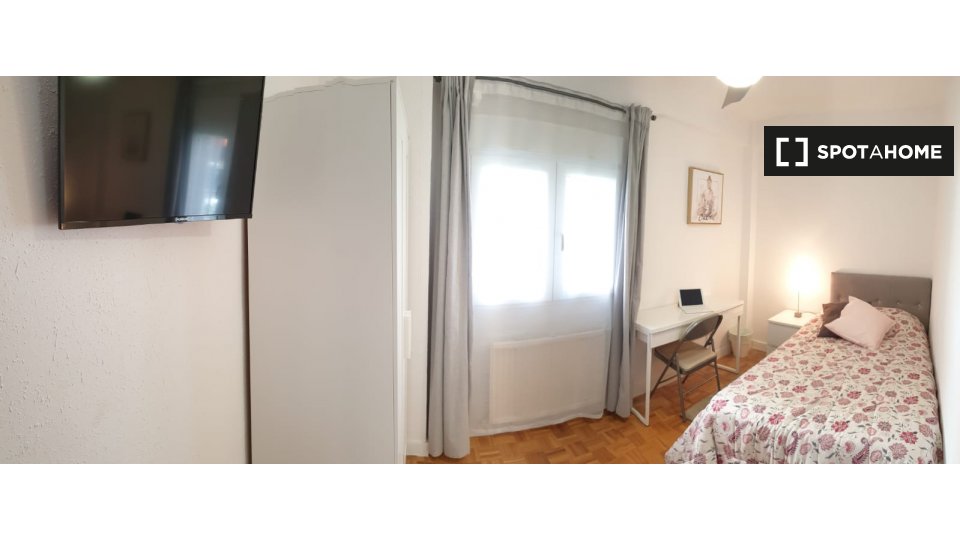 Double room Madrid, 4 beds, 90m² — photo 12
