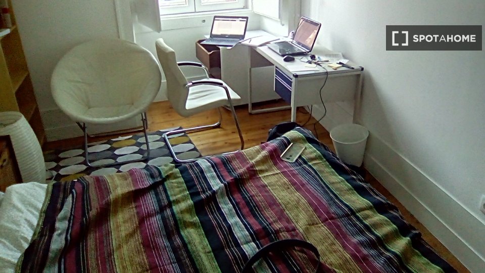 Double room Lisbon, 3 beds — photo 1