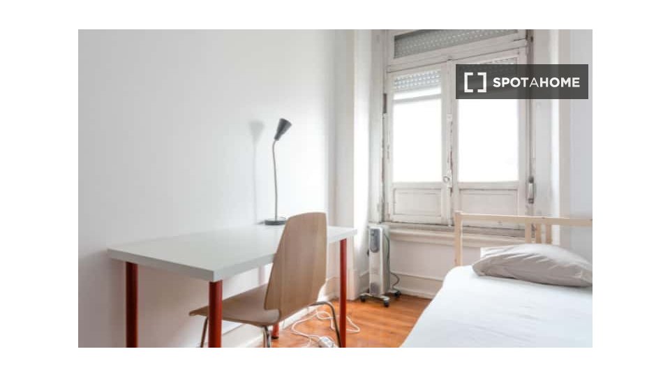 Double room Lisbon, 7 beds — photo 40