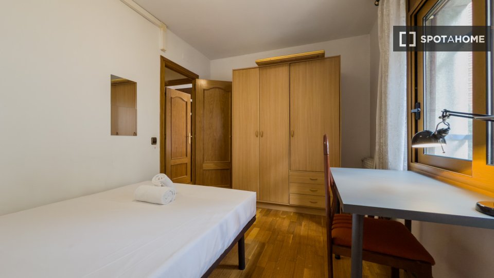 Double room Barcelona, 3 beds, 70m² — photo 17