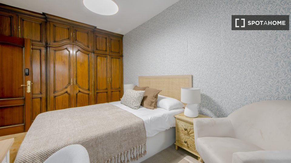 Double room Madrid, 5 beds — photo 8