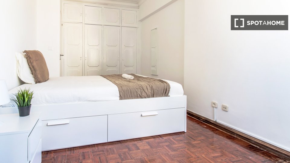 Double room Lisbon, 10 beds — photo 16