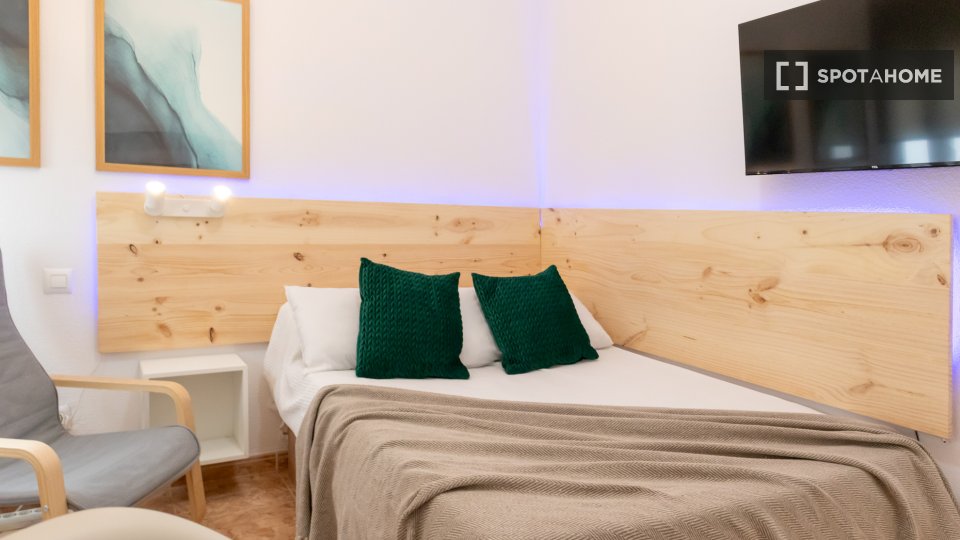 Double room Madrid, 6 beds, 134m² — photo 8