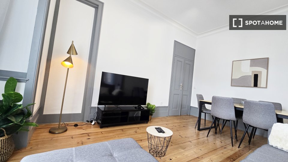 Apartment Coimbra, 4 beds, 160m² — photo 15