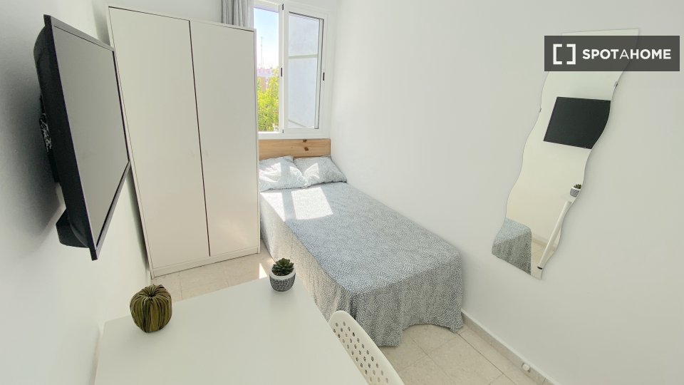 Habitación en un apartamento de 4 dormitorios en El Rocío, Sevilla.