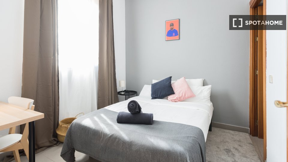 Double room Madrid, 5 beds, 150m² — photo 19