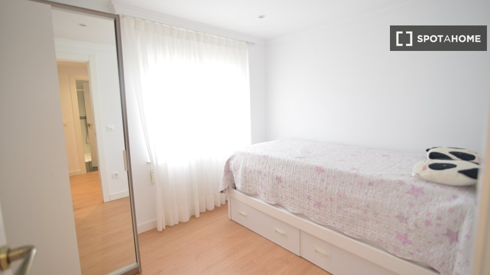 Double room Santander, 3 beds — photo 7