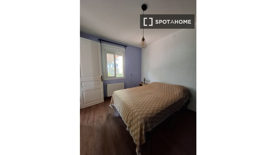 Se alquila habitación en piso compartido en El Guinardó, Barcelona.