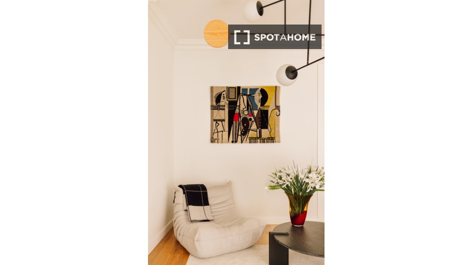 Apartment Lisbon, 2 beds, 91m² — photo 1