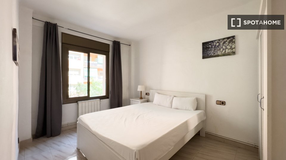 Apartment Barcelona, 4 beds, 75m² — photo 8