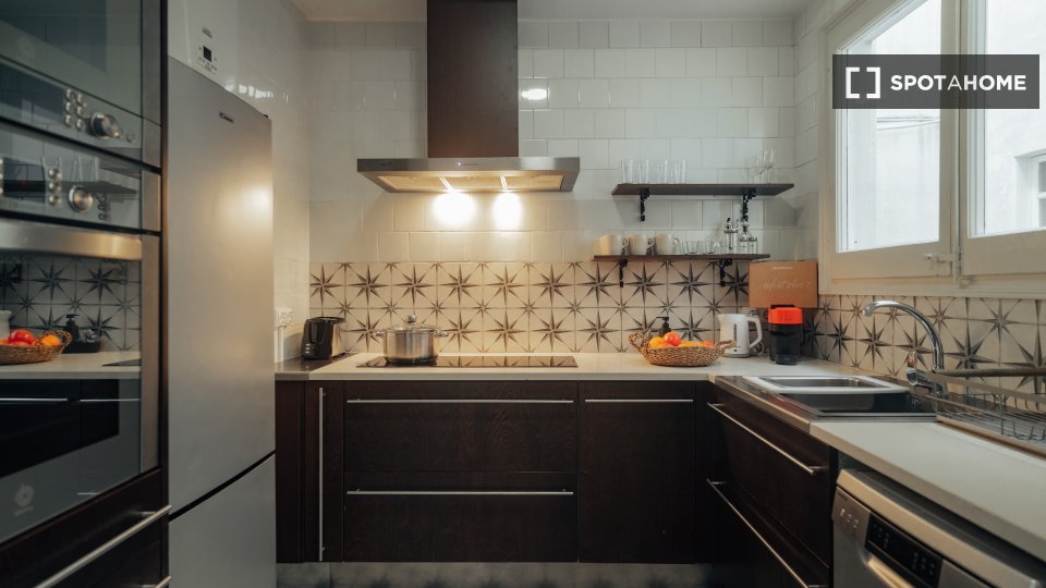 Double room Barcelona, 5 beds, 118m² — photo 16