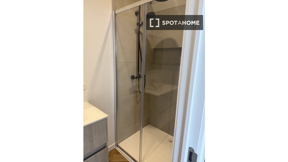 Double room Brussels, 4 beds, 150m² — photo 16