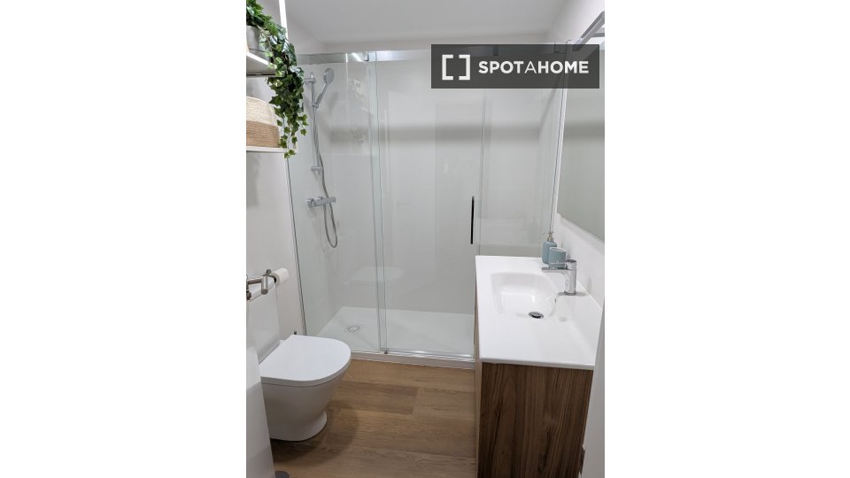 Double room Madrid, 5 beds — photo 9